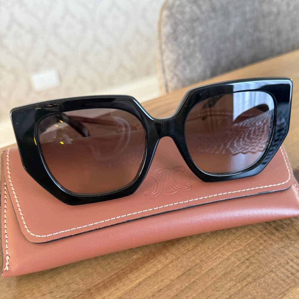 CELINE Triomphe 55mm
Butterfly sunglasses